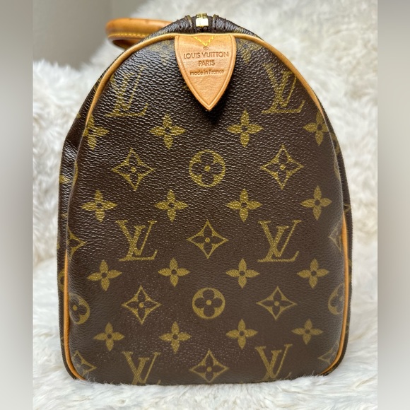 SOLD‼️! ♥️ Louis Vuitton Bandouliere Monogram Speedy 30
Was:$842 - Picture 4 of 17